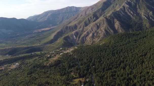 Estrada nas montanhas no passo de Llogara na Albânia. — Vídeo de Stock