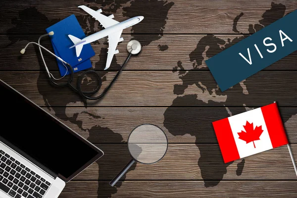 Vliegtuigmodel, paspoort, visum, vlag. Reisplanner — Stockfoto