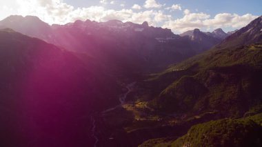 Arnavutluk 'un dağlı güzel manzarası