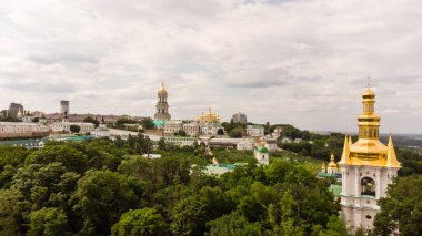 Kiev, Dinyeper nehri ve Kiev Pechersk Lavra veya Kyiv Pechersk Lavra, Kyievo-Pecherska lavrası