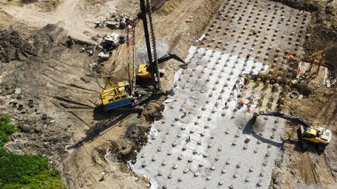 Konut geliştirme sitesi ve karayolu altyapısı hava fotoğrafı