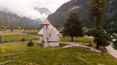 Arnavutluk 'un dağlı güzel manzarası