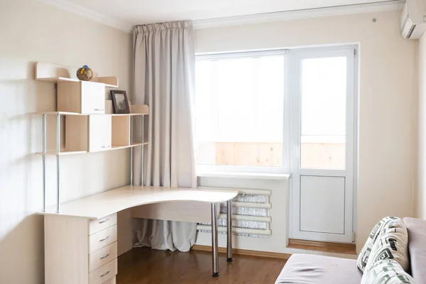 Bureau dans un petit appartement — Photo