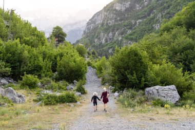 Arnavutluk Alpleri 'ndeki Ulusal Park' taki Dağ manzarası.