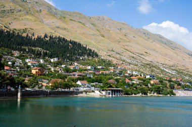 Arnavutluk 'un Şkoder kenti ve Skadar Gölü' nün panoramik manzarası