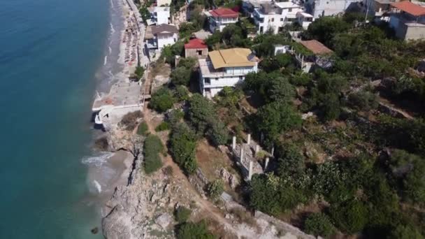 Hermoso paisaje marino. Playa en la costa del mar Jónico en Albania, Vista desde el dron — Vídeos de Stock