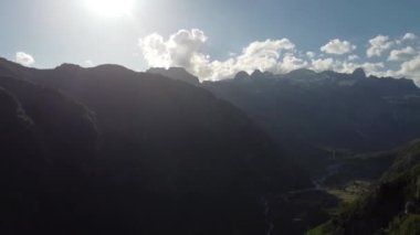 Arnavutluk Alpleri 'ndeki güzel dağlar, üçüncü ulusal park