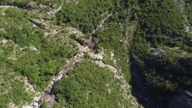 Arnavutluk Alpleri 'ndeki güzel dağlar, üçüncü ulusal park