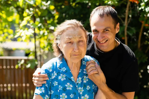 Sehr alte Urgroßmutter. Seniorin — Stockfoto