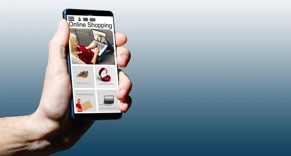 Mann hält Smartphone für Online-Einkauf — Stockfoto
