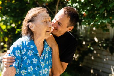 çok yaşlı büyük büyükanne. yaşlı yaşlı kadın.