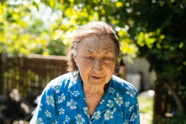 Porträt einer älteren Frau. Nahaufnahme — Stockfoto