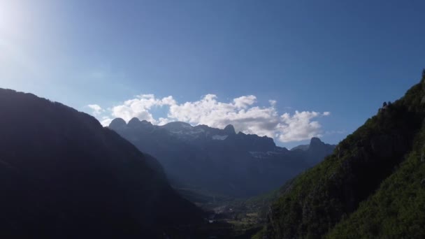 Belles montagnes dans les Alpes albanaises, theth parc national — Video