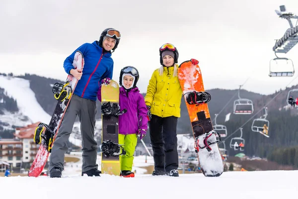 Snowboardles in wintersportplaats — Stockfoto