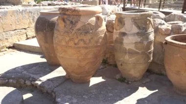 Telefoto çekim Minos Palace Knossos, Heraklion, Girit, Yunanistan için Kuzey girişinde şarj boğa fresk ile. En büyük Tunç Çağı arkeolojik sitesi Girit'te Knossos olduğunu.