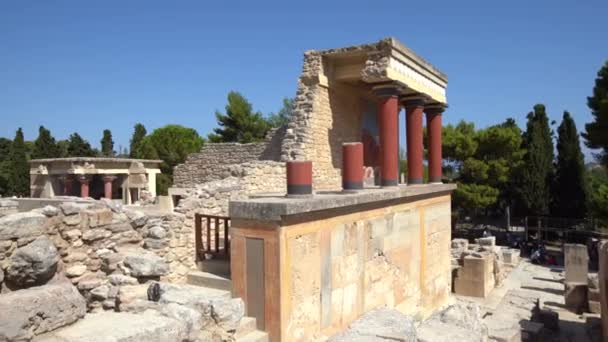 CRETE, GRECIA - 24.08.2021: Palacio de la civilización minoica de Knossos en la isla de Creta Grecia — Vídeo de stock