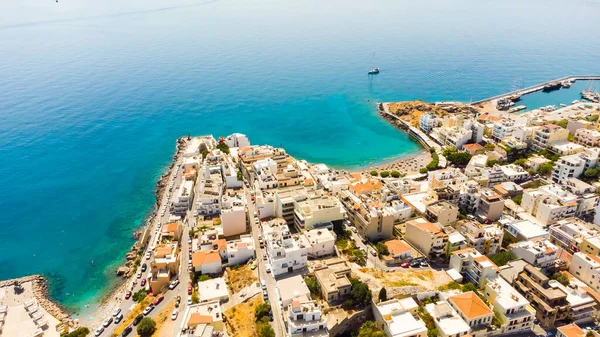 Agios Nikolaos. Agios Nikolaos es una pintoresca ciudad en la parte oriental de la isla de Creta construida en el lado noroeste de la tranquila bahía de Mirabello . —  Fotos de Stock