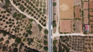 Yunanistan 'ın Girit kentindeki hava manzaralı çayır dağları manzarası.