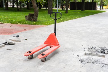 Kargo için yükleyici. Depo, makine konsepti. Stokta lojistik.