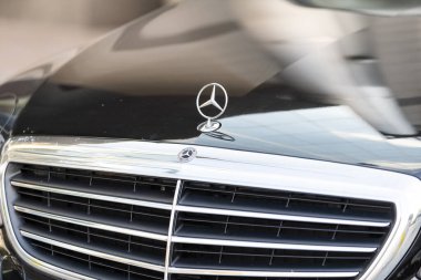 kiev, Ukrayna - 13.09.2021: Mercedes-Benz. Mercedes simgesi