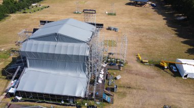 Konser sahnesi için katmandan yapılar oluşturuluyor