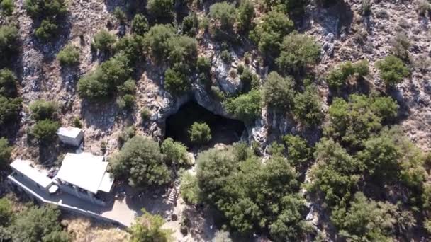 Pintu masuk gua Zeus di Kreta, Yunani — Stok Video