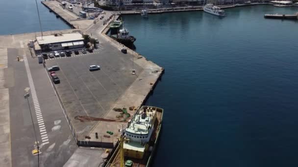 Isla de Creta, Grecia. Vista superior del lago Voulismeni y la ciudad de Agios Nicholas. Vídeo aéreo — Vídeos de Stock