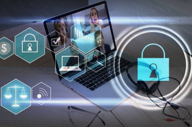 Ağ güvenlik sistemi geliştiriliyor. İnternet veri güvenliği kavramı. dizüstü.