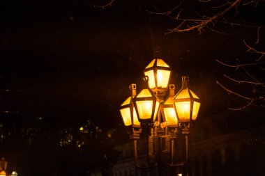 Avrupa şehrinde Eski Fener Gecesi