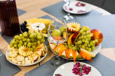 Meyve abur cuburlu açık büfe.