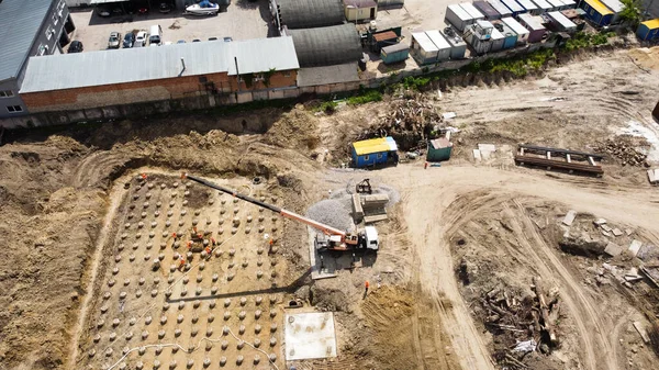 Luchtfoto drukke industriële bouwplaats — Stockfoto