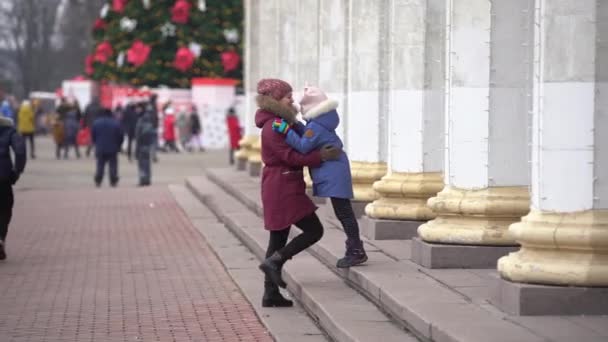 Kiev Ukraina - 11 januari 2021: Julmarknad i Kiev, på territoriet av National Complex Expocenter i Ukraina VDNH — Stockvideo