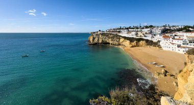 Portekiz, Algarve 'deki ünlü renkli köy. Seyahat yeri, tatil, Avrupa turizmi. Yüksek kalite fotoğraf