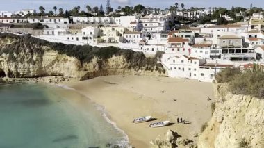 Portekiz, Algarve 'deki ünlü renkli köy. Seyahat yeri, tatil, Avrupa turizmi. Yüksek kalite fotoğraf