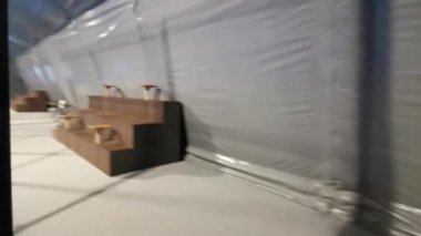 Ukrayna Kyiv, 11 Nisan 2024: Padel raketi adidas ve padel topu yeşil sahada. Yüksek kalite fotoğraf