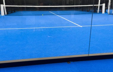  Mavi kortlu yüzgeçli tenis kortu. Yüksek kalite fotoğraf