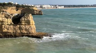 Portekiz Algarve Sahil Hattı Okyanus Kayalıkları. Yüksek kalite fotoğraf