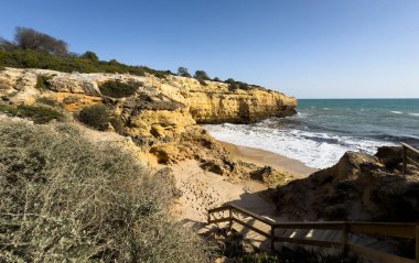 Algarve 'deki Praia Albandeira Sahili Porches Portugal. Yüksek kalite fotoğraf