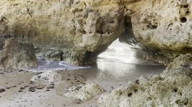 Algarve 'deki Praia Albandeira Sahili Porches Portugal. Yüksek kalite fotoğraf