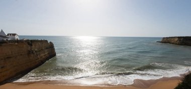 Portekiz Algarve Sahil Hattı Okyanus Kayalıkları. Yüksek kalite fotoğraf