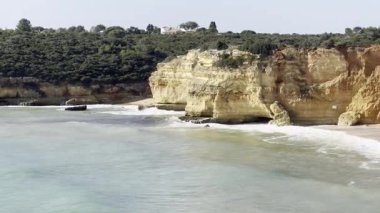 Portekiz Algarve Sahil Hattı Okyanus Kayalıkları. Yüksek kalite fotoğraf
