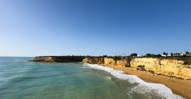 Praia Nova ve Praia de Nossa sahillerinin panoramik manzarası, Algarve, Portekiz. Yüksek kalite fotoğraf