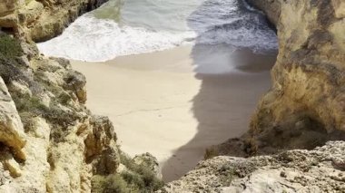 Güzel sahil üzerinde gün batımı, Praia das Fontainhas, Algarve, Portekiz. Yüksek kalite fotoğraf