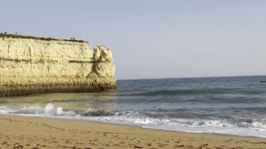 Praia Nova ve Praia de Nossa sahillerinin panoramik manzarası, Algarve, Portekiz. Yüksek kalite fotoğraf