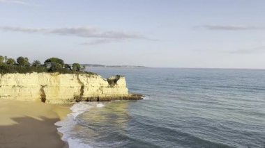 Portekiz, Algarve 'deki Porches' da güzel Praia Nova. Yüksek kalite fotoğraf