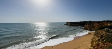 Praia Nova ve Praia de Nossa sahillerinin panoramik manzarası, Algarve, Portekiz. Yüksek kalite fotoğraf