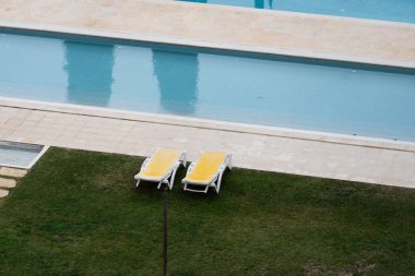 Otelde güzel bir yüzme havuzu var. Yüksek kalite fotoğraf