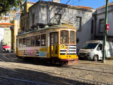 Lisboa, Portekiz, 26 Aralık 2025, Lizbon, Portekiz 'deki eski mahallelerden birinin tipik görüntüsü. Yüksek kalite fotoğraf