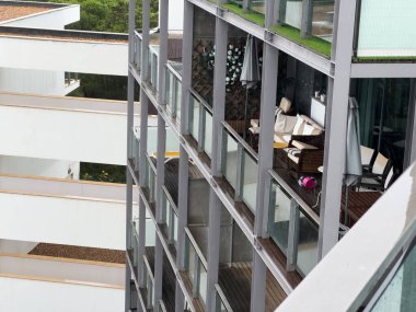 Modern apartman balkon tasarımı. Yüksek kalite fotoğraf