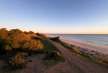 Sahilde güzel bir gün doğumu. Yüksek kalite fotoğraf